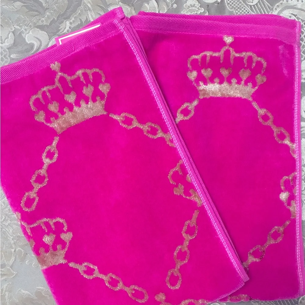 Juicy Couture gold crowns hand towels set